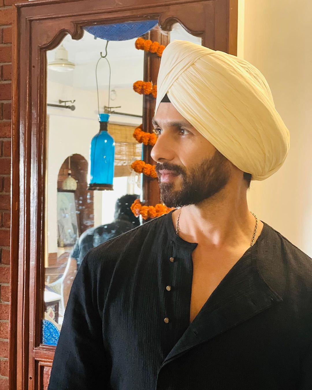 Shahid Kapoor wearing a turban.