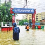 বন্যা পরিস্থিতি: ৪ জেলায় ভেঙে পড়েছে স্বাস্থ্যব্যবস্থা | ASH NEWS